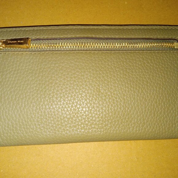 Michael Kors Large Bryant Leather Wallet - Picture 3 of 6